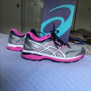 Ladies ASICS GT2000-5